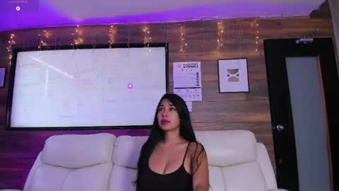 Snapshot of arisweett chatting on 06/05/26, 12:44 Ari online show from 06/05/26, 12:44