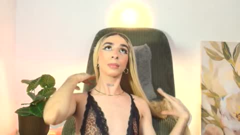 Snapshot of arivega chatting on 06/05/26, 06:52 Nice to meet you thumb up me please its important I LOOK MY BIO DOWN online show from 06/05/26, 06:52