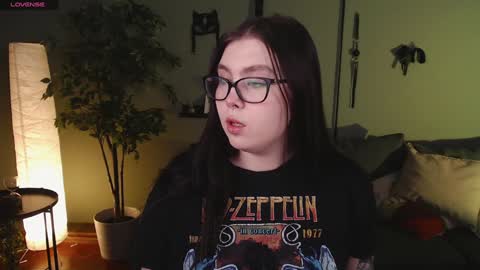 Snapshot of arizonaa_muse chatting on 12/05/24, 12:22 Astrid online show from 12/05/24, 12:22