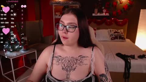 Snapshot of arizonaa_muse chatting on 12/13/24, 03:32 Astrid online show from 12/13/24, 03:32