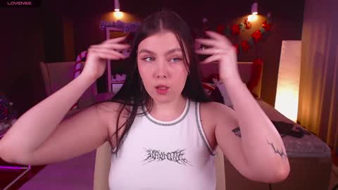 Snapshot of arizonaa_muse chatting on 12/22/24, 12:27 Astrid online show from 12/22/24, 12:27