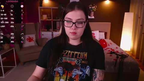Snapshot of arizonaa_muse chatting on 02/12/25, 06:30 Astrid online show from 02/12/25, 06:30