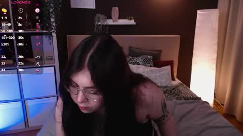 Snapshot of arizonaa_muse chatting on 09/11/25, 12:33 Astrid online show from 09/11/25, 12:33