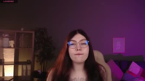 Snapshot of arizonaa_muse chatting on 09/15/25, 01:05 Astrid online show from 09/15/25, 01:05