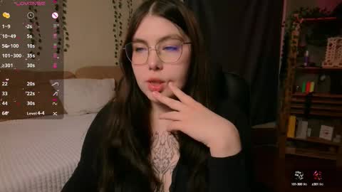 Snapshot of arizonaa_muse chatting on 10/08/25, 01:47 Astrid online show from 10/08/25, 01:47