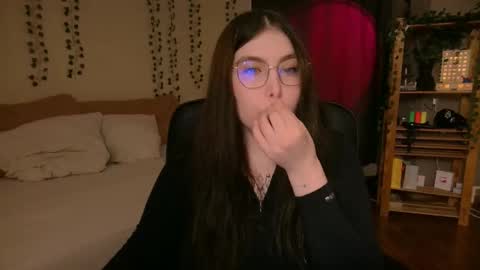 Snapshot of arizonaa_muse chatting on 10/20/25, 01:28 Astrid online show from 10/20/25, 01:28