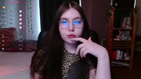 Snapshot of arizonaa_muse chatting on 06/04/26, 09:04 Astrid online show from 06/04/26, 09:04