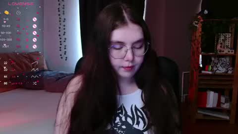 Snapshot of arizonaa_muse chatting on 06/09/26, 07:42 Astrid online show from 06/09/26, 07:42