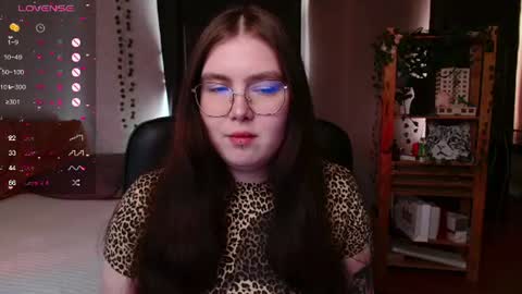 Snapshot of arizonaa_muse chatting on 06/18/26, 11:25 Astrid online show from 06/18/26, 11:25