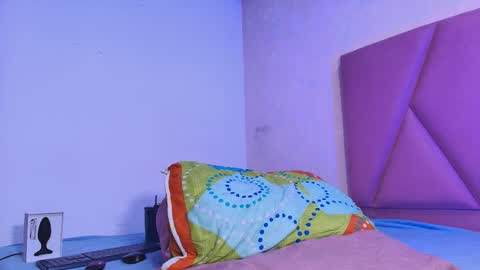 Snapshot of arleth_1 chatting on 10/25/25, 03:14 Arleth online show from 10/25/25, 03:14