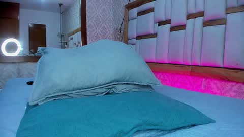 Snapshot of arleth_1 chatting on 11/13/25, 03:16 Arleth online show from 11/13/25, 03:16