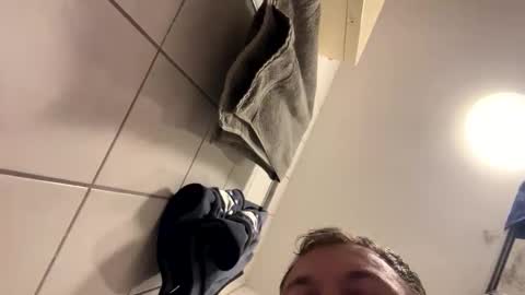 Snapshot of armyskater32 chatting on 09/28/25, 08:47 armyskater32 online show from 09/28/25, 08:47