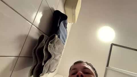 armyskater32 online show from 04/23/26, 09:19