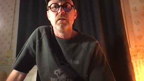Snapshot of arn7169 chatting on 06/08/26, 04:18 Arn online show from 06/08/26, 04:18