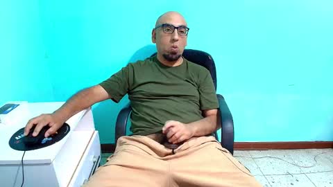 arnelux72 online show from 11/17/25, 05:13