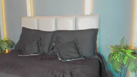 Arohom Lester online show from 11/30/25, 11:03