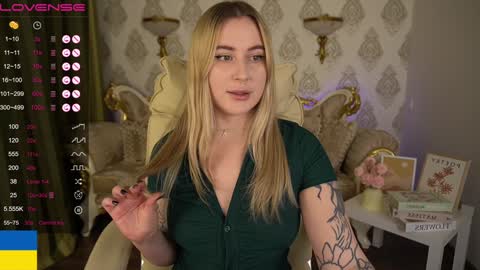 Snapshot of arolinanight chatting on 12/15/24, 04:07 AROLINA online show from 12/15/24, 04:07