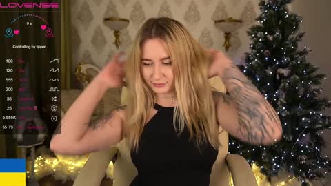 Snapshot of arolinanight chatting on 12/19/24, 03:51 AROLINA online show from 12/19/24, 03:51