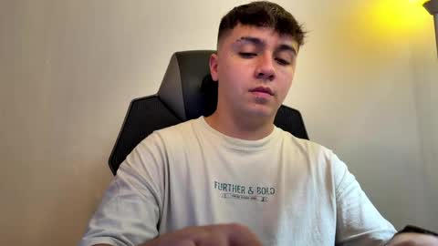 Snapshot of aron__cooper chatting on 05/01/26, 02:10 aron__cooper online show from 05/01/26, 02:10