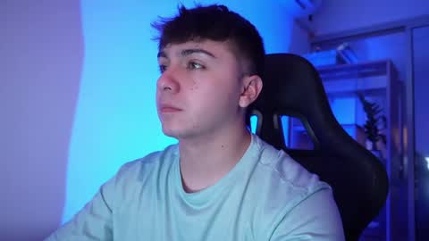 Snapshot of aron__cooper chatting on 05/06/26, 01:14 aron__cooper online show from 05/06/26, 01:14