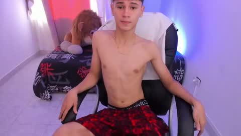 Snapshot of aron_boyy chatting on 02/04/26, 08:14 Aaron online show from 02/04/26, 08:14