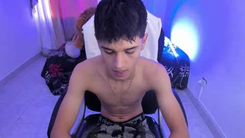 Snapshot of aron_boyy chatting on 02/06/26, 10:02 Aaron online show from 02/06/26, 10:02