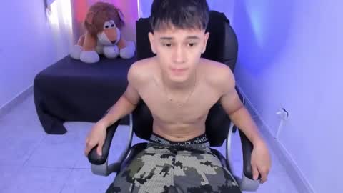 Snapshot of aron_boyy chatting on 02/21/26, 07:48 Aaron online show from 02/21/26, 07:48