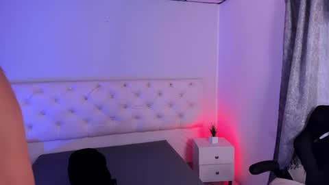 Aron cruz  online show from 11/11/25, 01:22