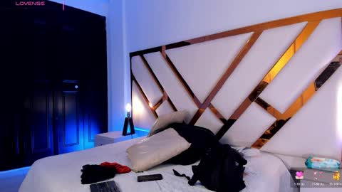 Aron cruz  online show from 04/21/26, 01:39