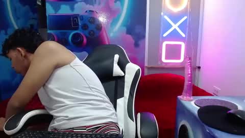 aron_hot11 online show from 05/05/26, 02:52