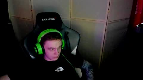 Snapshot of aron_neall chatting on 01/27/25, 10:16 biggest penis online show from 01/27/25, 10:16