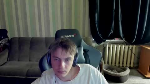 Snapshot of aron_neall chatting on 10/13/25, 05:18 biggest penis online show from 10/13/25, 05:18