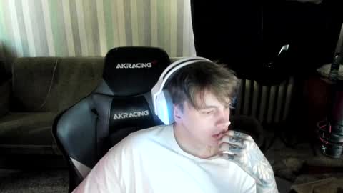 Snapshot of aron_neall chatting on 03/27/26, 10:26 biggest penis online show from 03/27/26, 10:26