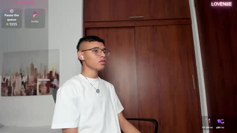 aron_pipeer online show from 09/15/25, 10:48