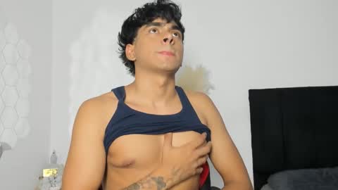 Snapshot of aron_strong0 chatting on 09/17/25, 03:19 aron_strong0 online show from 09/17/25, 03:19