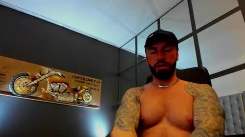 Snapshot of arongrant chatting on 05/25/26, 09:48 AronGrant online show from 05/25/26, 09:48