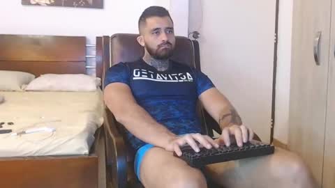 Snapshot of aronmiller404 chatting on 12/10/24, 08:49 aronmiller online show from 12/10/24, 08:49