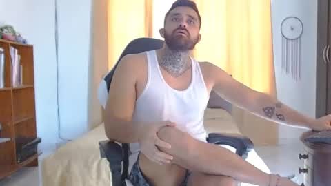 Snapshot of aronmiller404 chatting on 12/19/24, 08:02 aronmiller online show from 12/19/24, 08:02