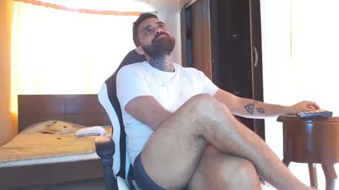 Snapshot of aronmiller404 chatting on 12/27/24, 02:33 aronmiller online show from 12/27/24, 02:33