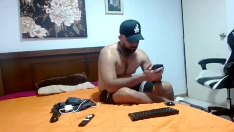 Snapshot of aronmiller404 chatting on 09/21/25, 05:36 aronmiller online show from 09/21/25, 05:36