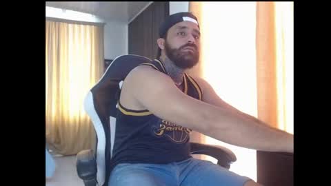 Snapshot of aronmiller404 chatting on 11/06/25, 05:25 aronmiller online show from 11/06/25, 05:25