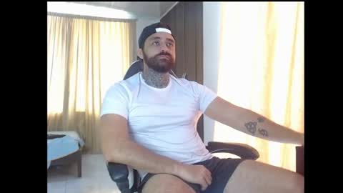 Snapshot of aronmiller404 chatting on 11/08/25, 01:55 aronmiller online show from 11/08/25, 01:55