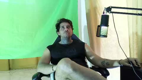 Snapshot of aronmiller404 chatting on 07/15/26, 02:44 aronmiller online show from 07/15/26, 02:44