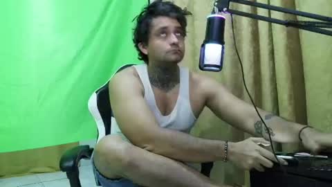 Snapshot of aronmiller404 chatting on 07/18/26, 10:19 aronmiller online show from 07/18/26, 10:19