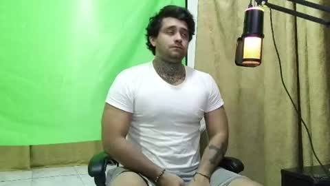 Snapshot of aronmiller404 chatting on 07/20/26, 10:39 aronmiller online show from 07/20/26, 10:39