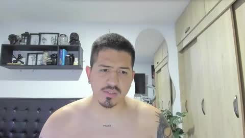 Snapshot of aronwilliams69 chatting on 09/19/25, 11:49 ARON Independent model online show from 09/19/25, 11:49