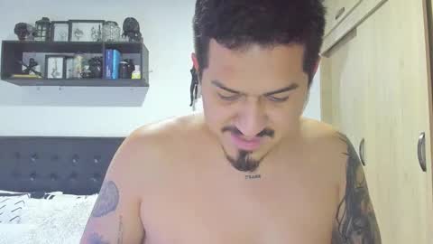 Snapshot of aronwilliams69 chatting on 10/28/25, 01:42 ARON Independent model online show from 10/28/25, 01:42