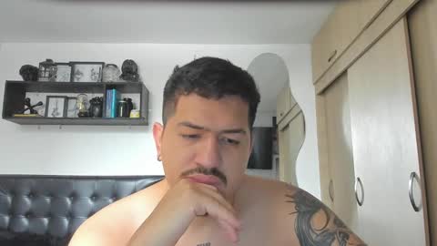 Snapshot of aronwilliams69 chatting on 12/20/25, 08:05 ARON Independent model online show from 12/20/25, 08:05