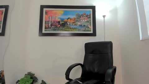 Snapshot of aroon_connor chatting on 01/21/25, 10:30   online show from 01/21/25, 10:30