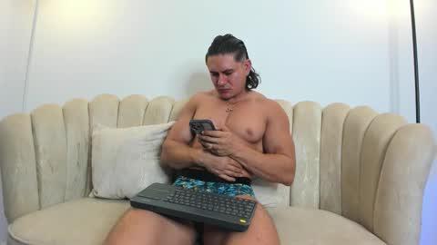 Snapshot of aroon_connor chatting on 10/07/25, 11:02   online show from 10/07/25, 11:02